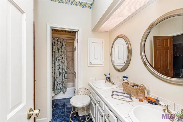 $415,000 | 12111 Lake Sherwood Avenue North, Baton Rouge, LA 70816