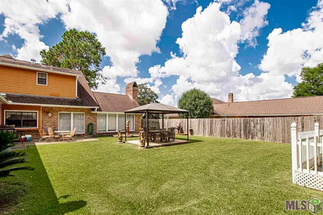 $415,000 | 12111 Lake Sherwood Avenue North, Baton Rouge, LA 70816