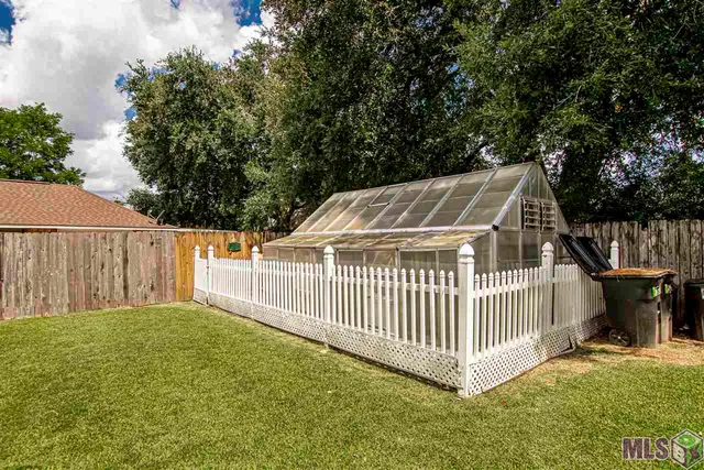 $415,000 | 12111 Lake Sherwood Avenue North, Baton Rouge, LA 70816