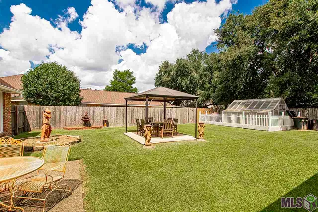 $415,000 | 12111 Lake Sherwood Avenue North, Baton Rouge, LA 70816