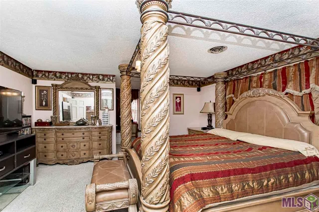 $415,000 | 12111 Lake Sherwood Avenue North, Baton Rouge, LA 70816