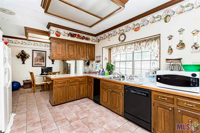 $415,000 | 12111 Lake Sherwood Avenue North, Baton Rouge, LA 70816