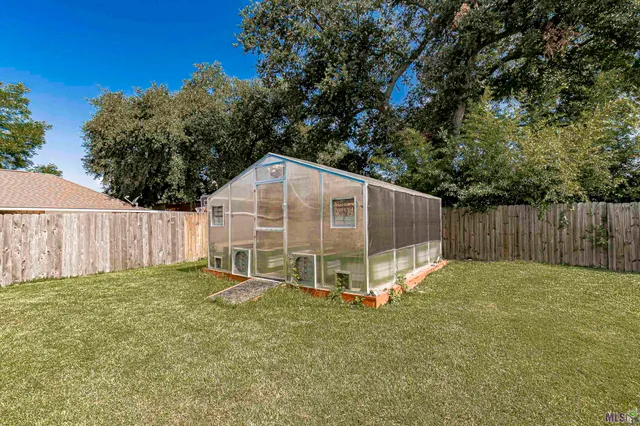 $415,000 | 12111 Lake Sherwood Avenue North, Baton Rouge, LA 70816