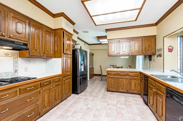 $415,000 | 12111 Lake Sherwood Avenue North, Baton Rouge, LA 70816