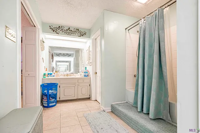 $415,000 | 12111 Lake Sherwood Avenue North, Baton Rouge, LA 70816