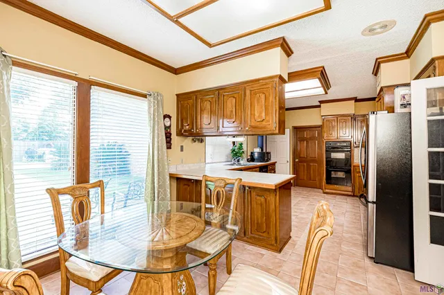 $415,000 | 12111 Lake Sherwood Avenue North, Baton Rouge, LA 70816