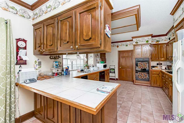 $415,000 | 12111 Lake Sherwood Avenue North, Baton Rouge, LA 70816