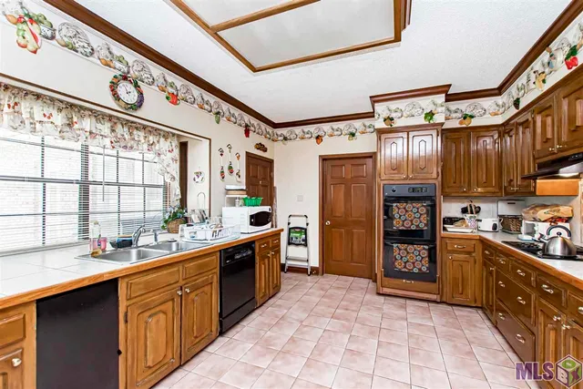 $415,000 | 12111 Lake Sherwood Avenue North, Baton Rouge, LA 70816