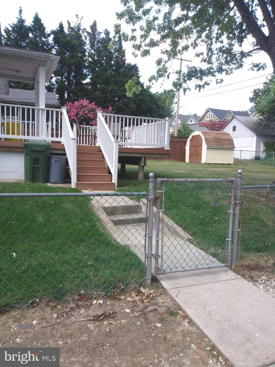 5301 Catalpha Road Baltimore, MD 21214 - Photo 3 of 21