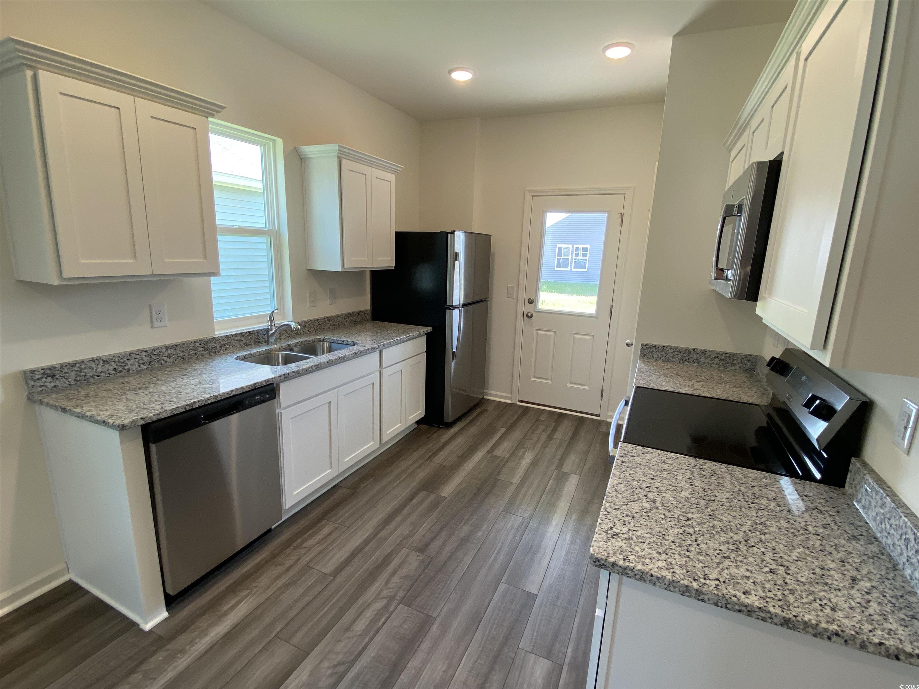 639 Muster Fld Court Conway, SC 29526 - Photo 3 of 6