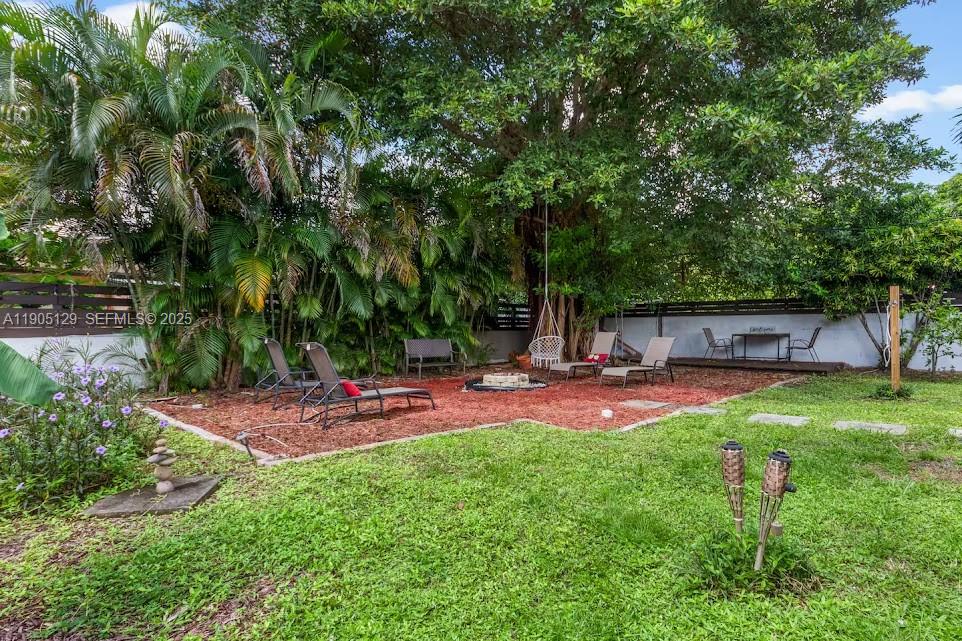 402 Northwest 102nd Street Miami, FL 33150 - Photo 8 of 25