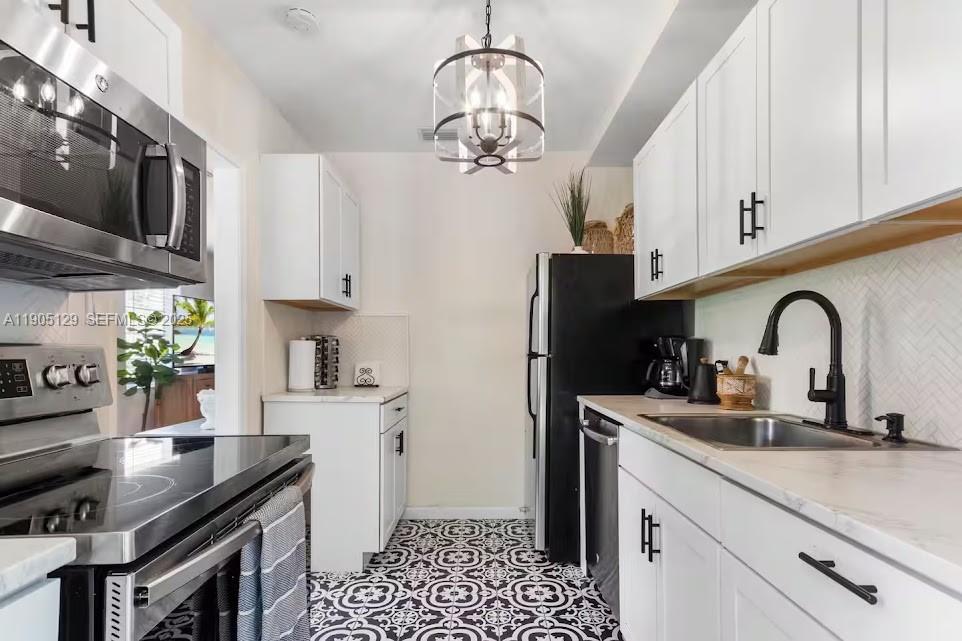 402 Northwest 102nd Street Miami, FL 33150 - Photo 9 of 25