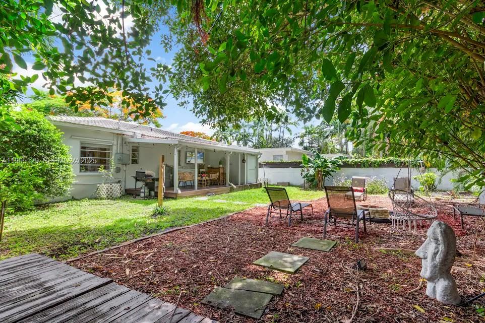 402 Northwest 102nd Street Miami, FL 33150 - Photo 10 of 25