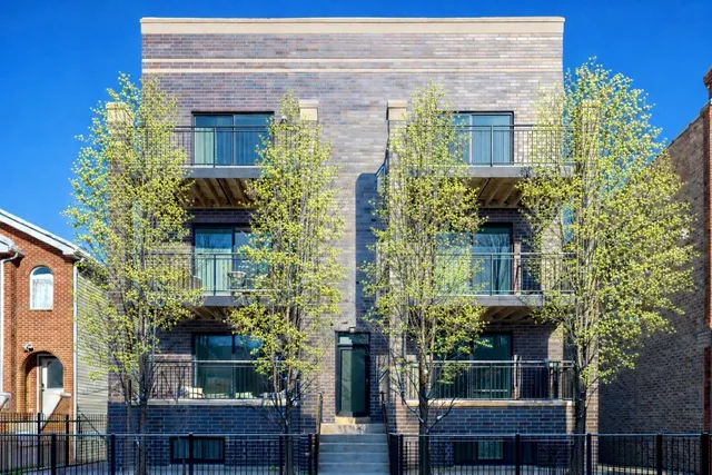 $849,000 | 3004 West Lyndale Street, Unit 3W, Chicago, IL 60647