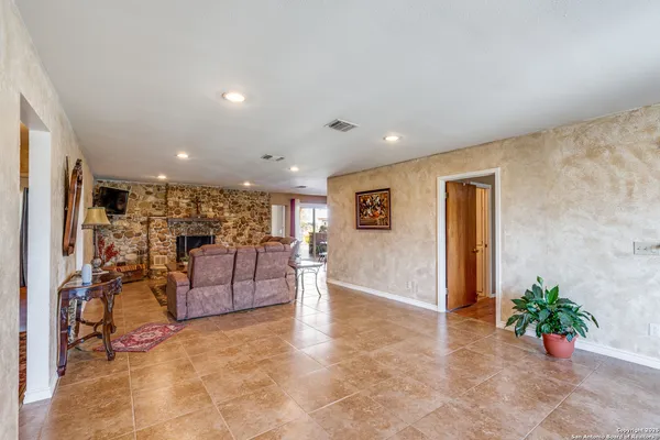 $628,000 | 300 County Road 324, Adkins, TX 78101