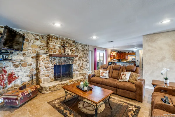 $628,000 | 300 County Road 324, Adkins, TX 78101