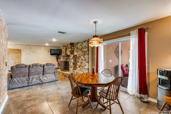 $628,000 | 300 County Road 324, Adkins, TX 78101