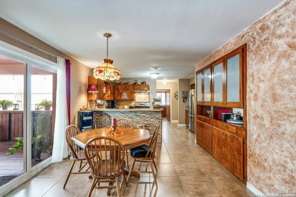 $628,000 | 300 County Road 324, Adkins, TX 78101