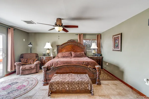 $628,000 | 300 County Road 324, Adkins, TX 78101