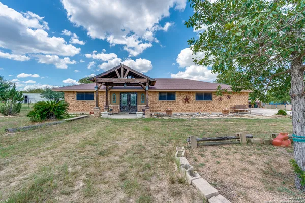 $628,000 | 300 County Road 324, Adkins, TX 78101