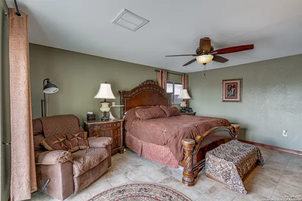 $628,000 | 300 County Road 324, Adkins, TX 78101