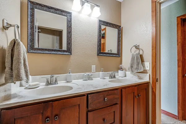 $628,000 | 300 County Road 324, Adkins, TX 78101