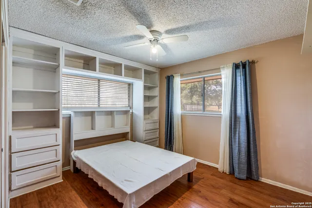 $650,000 | 300 County Road 324, Adkins, TX 78101