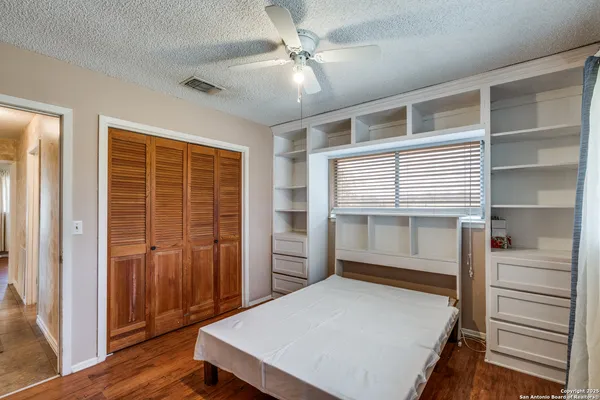 $628,000 | 300 County Road 324, Adkins, TX 78101