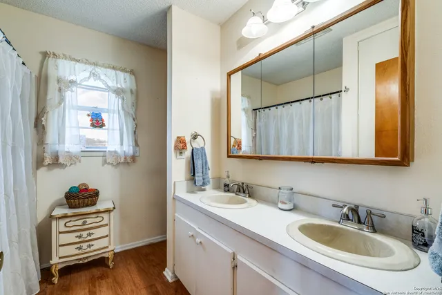 $650,000 | 300 County Road 324, Adkins, TX 78101