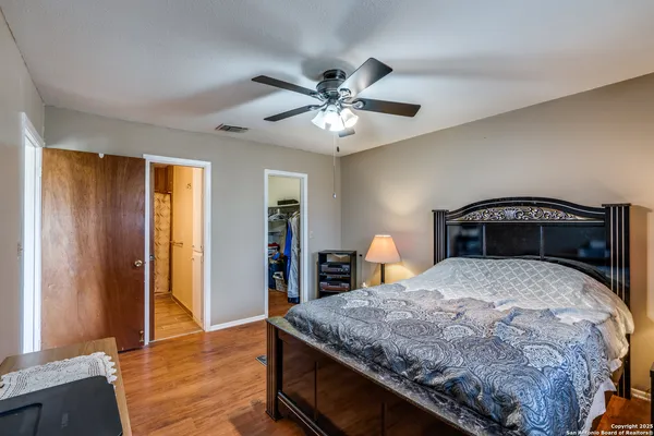 $628,000 | 300 County Road 324, Adkins, TX 78101