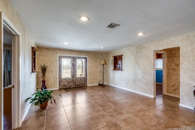 $650,000 | 300 County Road 324, Adkins, TX 78101