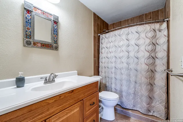 $650,000 | 300 County Road 324, Adkins, TX 78101