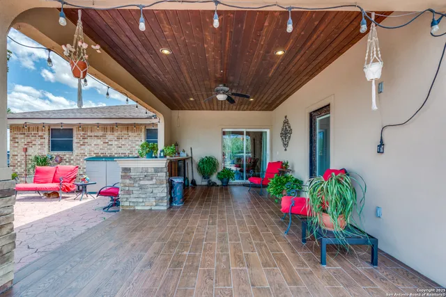 $650,000 | 300 County Road 324, Adkins, TX 78101