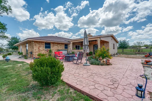 $650,000 | 300 County Road 324, Adkins, TX 78101