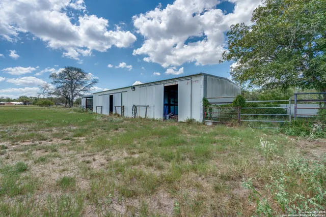 $650,000 | 300 County Road 324, Adkins, TX 78101
