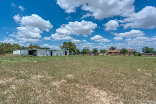 $650,000 | 300 County Road 324, Adkins, TX 78101