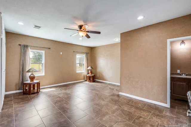 $650,000 | 300 County Road 324, Adkins, TX 78101