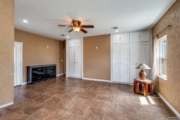 $628,000 | 300 County Road 324, Adkins, TX 78101