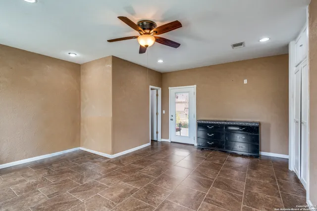 $650,000 | 300 County Road 324, Adkins, TX 78101