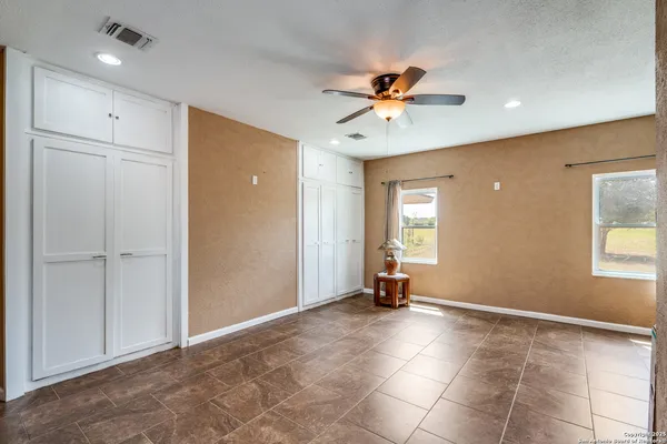 $628,000 | 300 County Road 324, Adkins, TX 78101