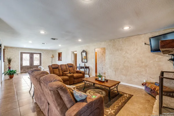 $628,000 | 300 County Road 324, Adkins, TX 78101