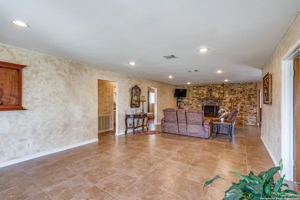 $628,000 | 300 County Road 324, Adkins, TX 78101