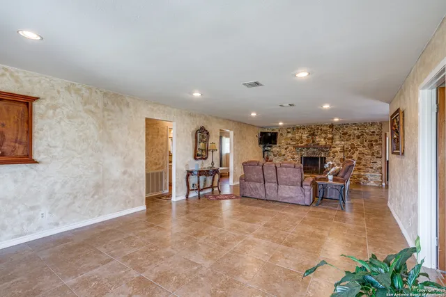 $650,000 | 300 County Road 324, Adkins, TX 78101