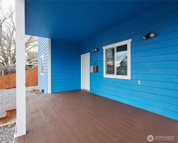 a view of an empty room with window