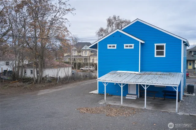 a view of a house with a yard and garage
