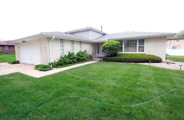 $2,800 | 6024 Aspen Lane, Matteson, IL 60443