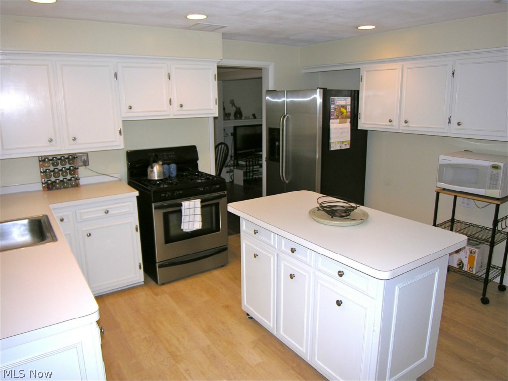1124 Ford Road Lyndhurst, OH 44124 - Photo 7 of 20