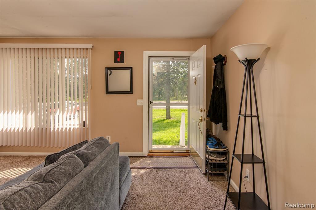 14280 North Road Fenton, MI 48430 - Photo 5 of 29 Gallery Image 5