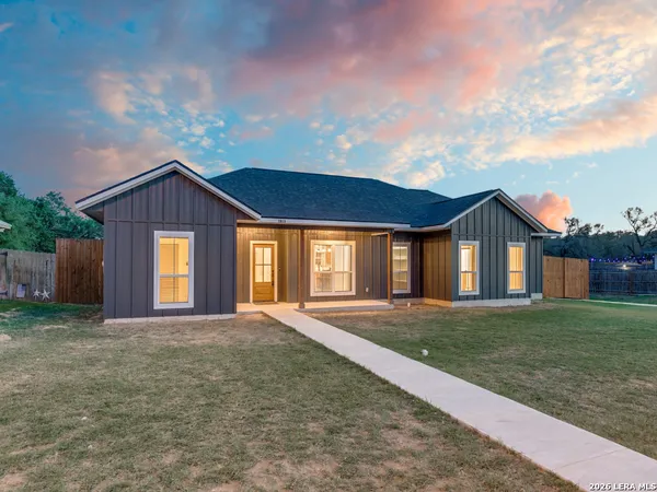 $465,000 | 1015 Timbercrest, Pleasanton, TX 78064