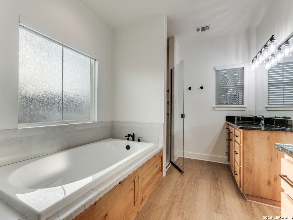 1015 Timbercrest Pleasanton, TX 78064 - Photo 17 of 26 a bathroom with a bathtub and a sink